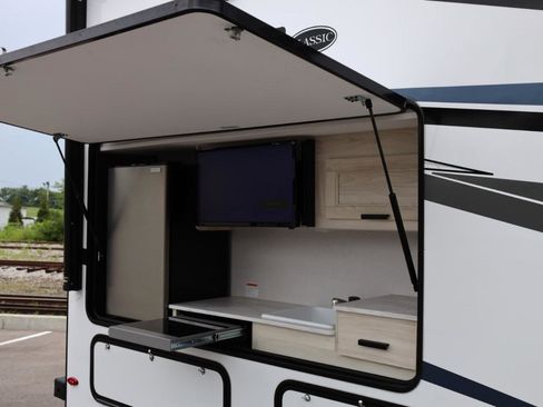 Used 2022 Ford E-450 and Econoline 450 Super Duty w/ Motorhome Prep Package RWD image 67