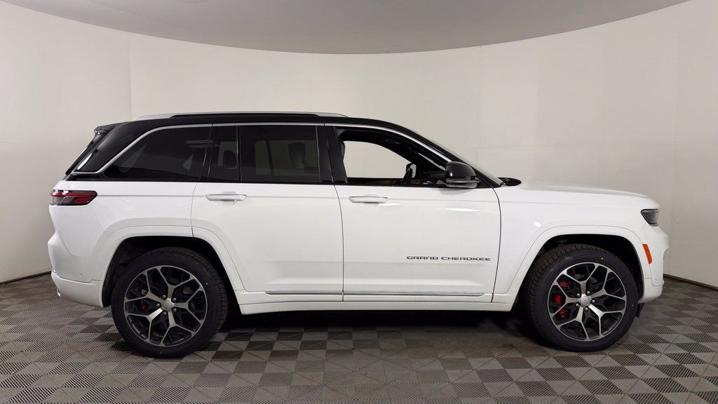 Used 2022 Jeep Grand Cherokee Summit AWD/4WD image 10