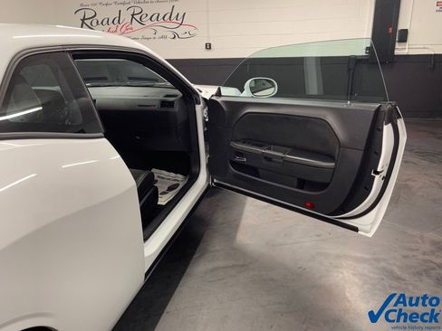 Used 2014 Dodge Challenger SRT8 image 29