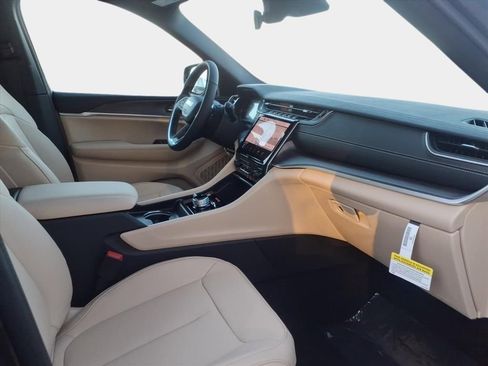 New 2025 Jeep Grand Cherokee L Limited w/ Trailer Tow Package image 17