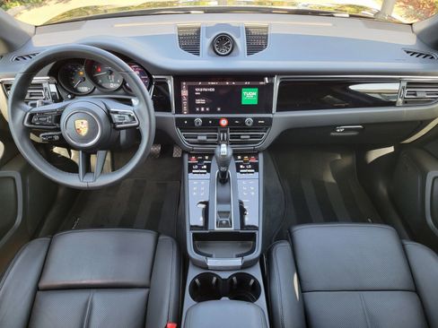 Used 2026 Porsche Macan AWD/4WD image 12