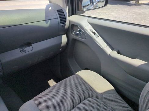 Used 2021 Nissan Frontier SV w/ Midnight Edition Floor Mats AWD/4WD image 18