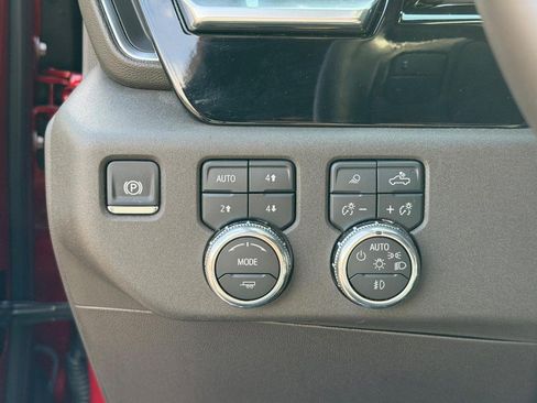 Used 2026 GMC Sierra 2500 SLT w/ SLT Premium Package image 18