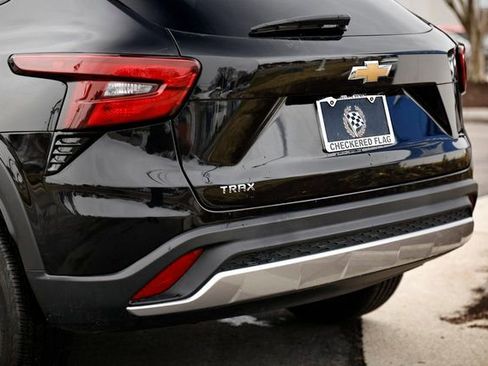 Used 2024 Chevrolet Trax LT image 9