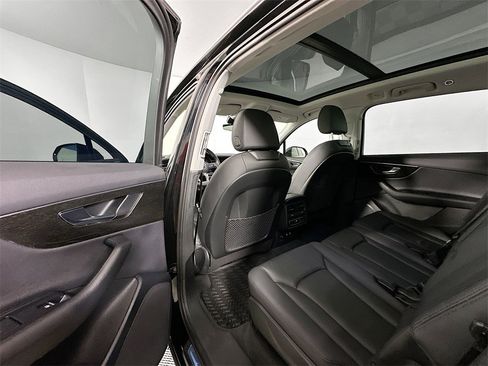 Used 2023 Audi Q7 2.0T Premium w/ Convenience Package image 17