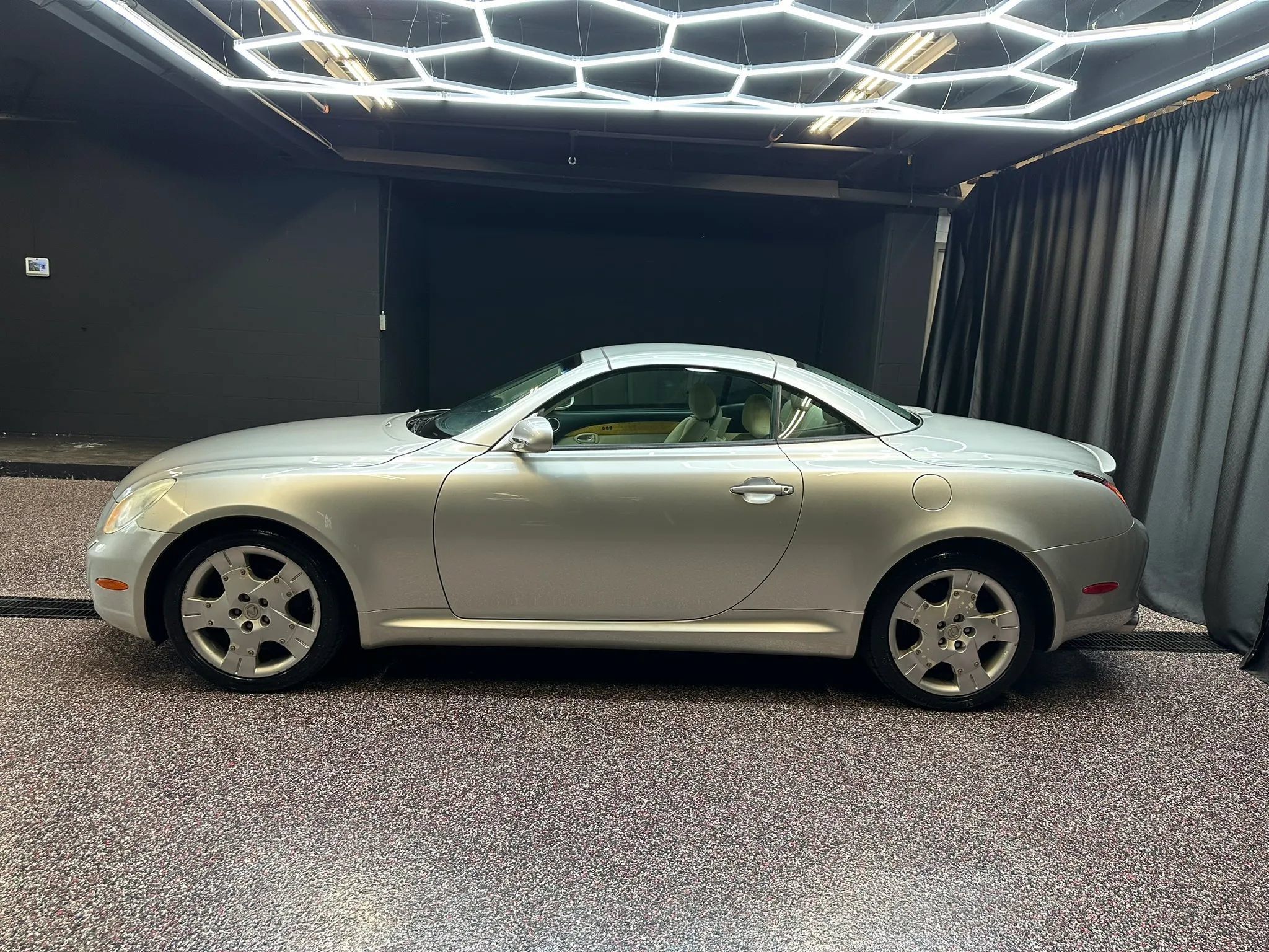 Used 2002 Lexus SC 430 Convertible RWD image 4