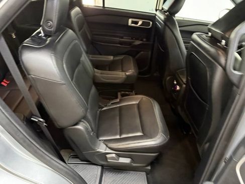 Used 2020 Ford Explorer XLT w/ Equipment Group 202A AWD/4WD image 41