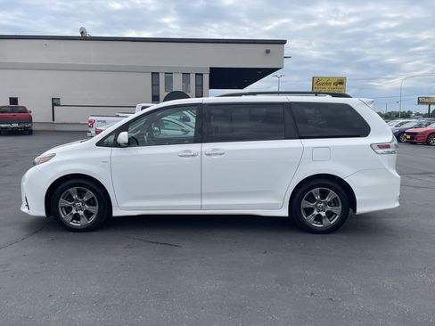 Used 2019 Toyota Sienna SE w/ SE Preferred Package AWD/4WD image 5