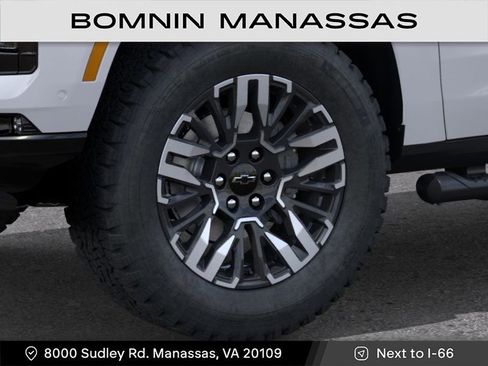 New 2026 Chevrolet Suburban Z71 AWD/4WD image 9