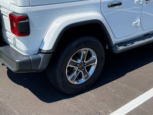 Used 2018 Jeep Wrangler Unlimited Sahara image 13