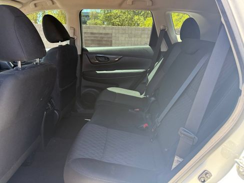 Used 2020 Nissan Rogue S FWD image 10