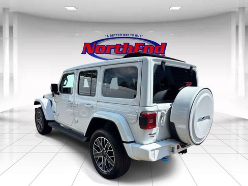 Used 2023 Jeep Wrangler Unlimited Sahara AWD/4WD image 5