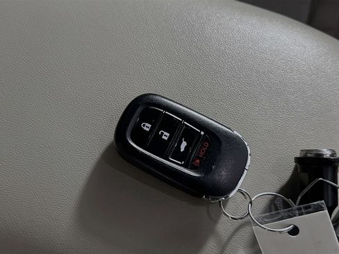 Used 2023 Honda HR-V LX image 36