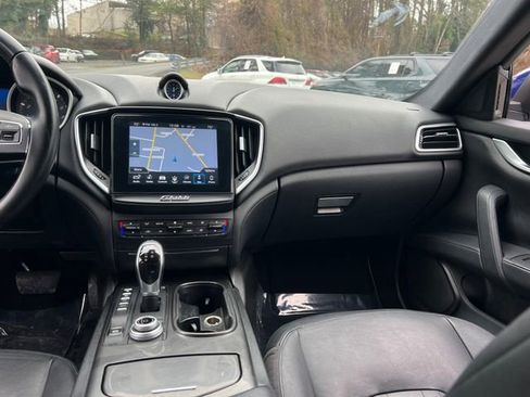 Used 2018 Maserati Ghibli GranSport image 16