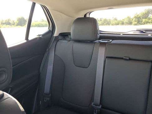 Used 2023 Buick Encore GX Select image 12