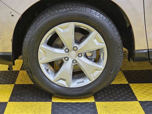 Used 2015 Subaru Forester 2.5i Limited image 9