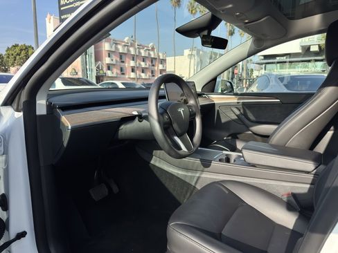 Used 2024 Tesla Model Y Long Range image 18