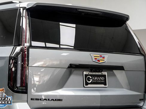 Used 2025 Cadillac Escalade Sport w/ Touring Package AWD/4WD image 13