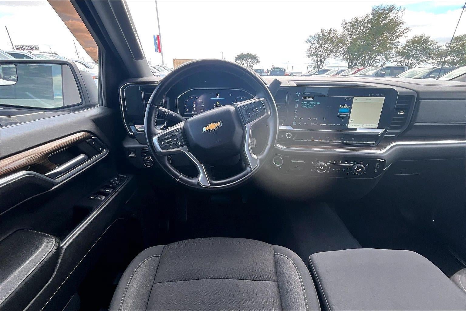 Used 2023 Chevrolet Silverado 1500 LT w/ Protection Package AWD/4WD image 5