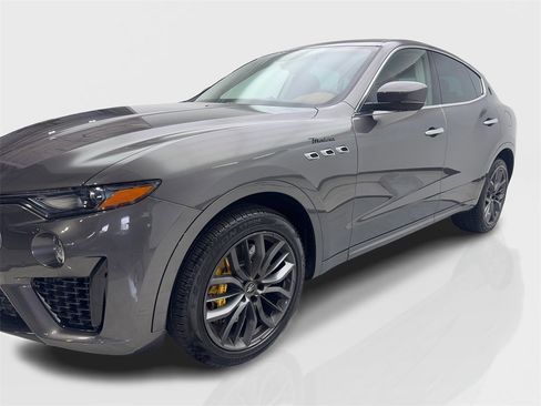 Used 2022 Maserati Levante Modena image 11