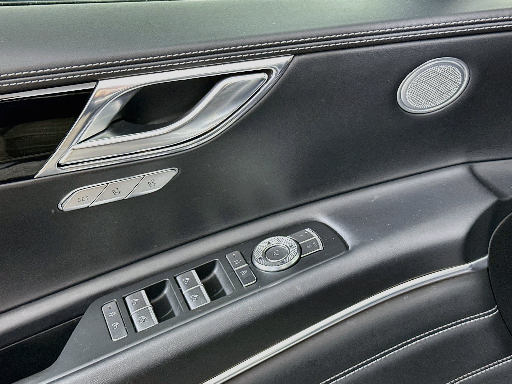 Used 2025 Genesis GV80 2.5T Standard AWD/4WD image 15