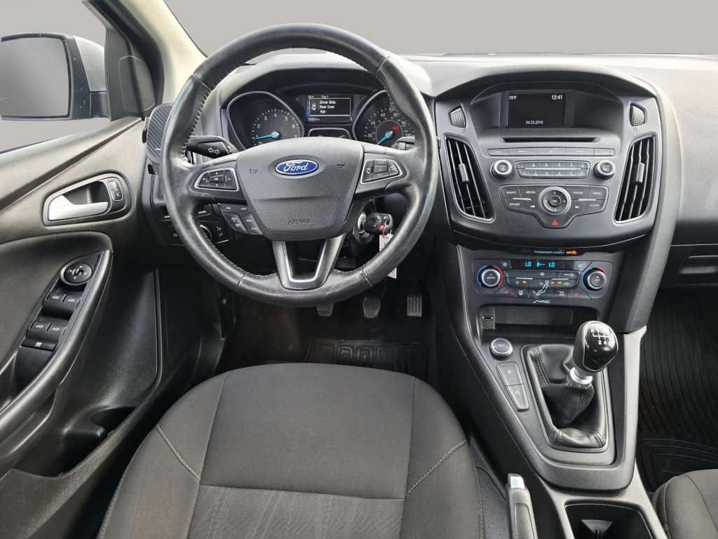 Used 2016 Ford Focus SE w/ SE Cold Weather Package FWD image 3