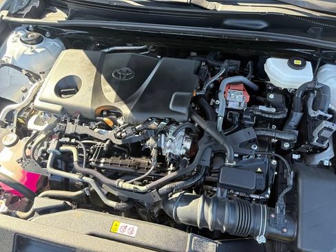 Used 2025 Toyota Camry XSE FWD image 9