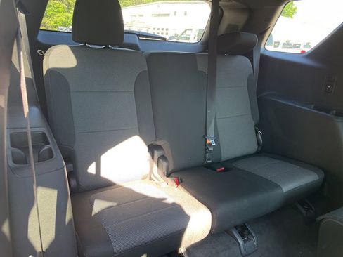 Used 2023 Chevrolet Traverse LT FWD image 27