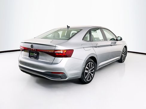 Used 2025 Volkswagen Jetta SE FWD image 9