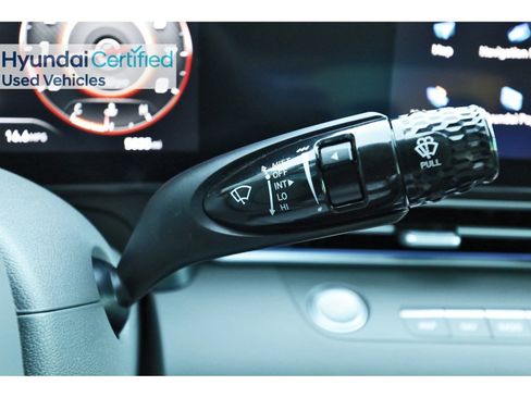 Certified 2025 Hyundai Elantra SEL image 21