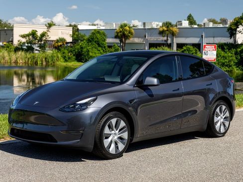 Used 2023 Tesla Model Y Long Range AWD/4WD image 7