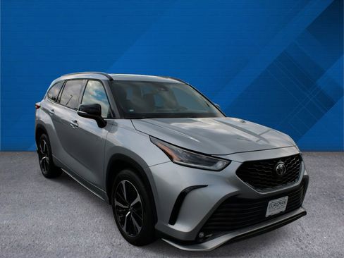 Used 2022 Toyota Highlander XSE image 2