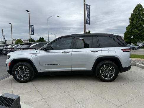 Used 2023 Jeep Grand Cherokee Trailhawk w/ Advanced Protech Group II AWD/4WD image 9