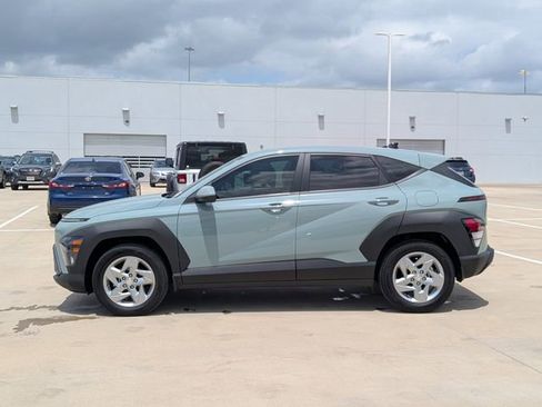 Used 2024 Hyundai Kona SE FWD image 3