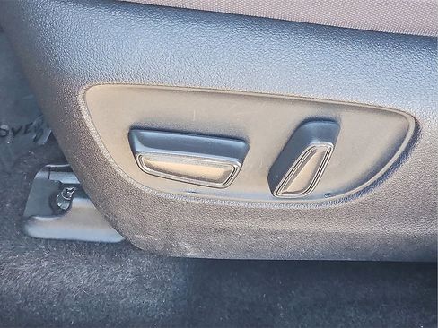 Used 2023 Toyota Highlander L image 22