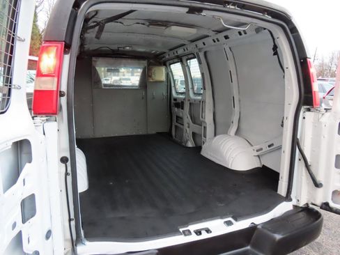 Used 2013 Chevrolet Express 2500 RWD image 10