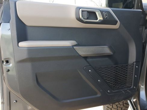 Used 2023 Ford Bronco Wildtrak image 8