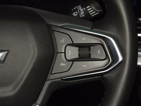 Used 2025 Chevrolet Trax LT w/ Driver Confidence Package FWD image 36