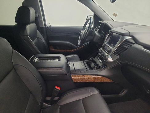 Used 2019 Chevrolet Suburban Premier AWD/4WD image 21
