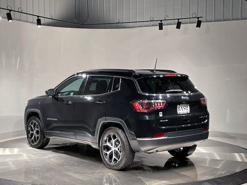 Used 2024 Jeep Compass Limited image 17