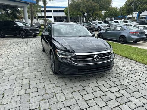 Used 2024 Volkswagen Jetta SE FWD image 17