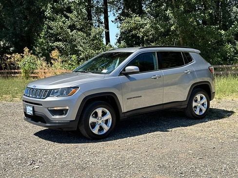 Used 2018 Jeep Compass Latitude w/ Popular Equipment Group AWD/4WD image 4