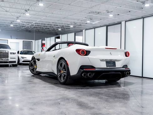 Used 2020 Ferrari Portofino RWD image 19