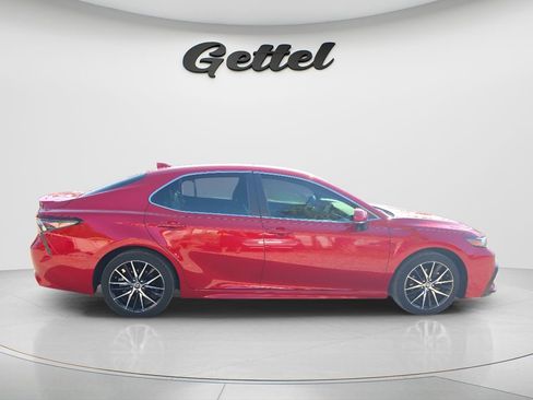 Used 2024 Toyota Camry SE FWD image 3
