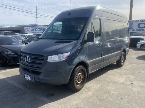 Used 2019 Mercedes-Benz Sprinter 144 image 2