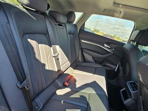 Used 2023 Audi e-tron Premium Plus w/ Premium Plus Package image 14