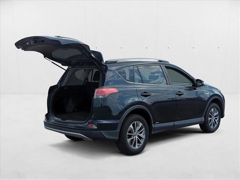 Used 2018 Toyota RAV4 LE Plus image 5