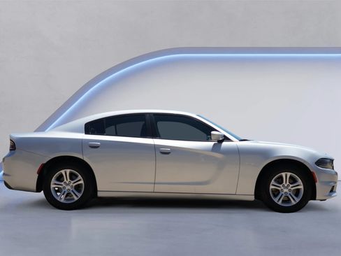 Used 2022 Dodge Charger SXT RWD image 10