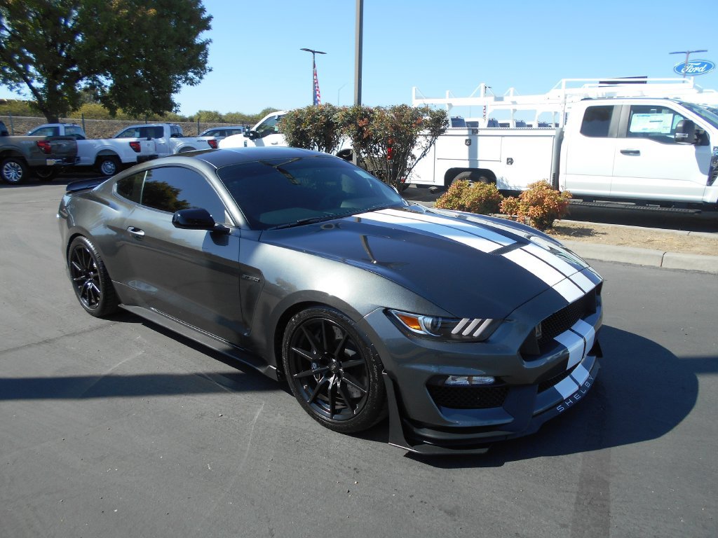 Used 2016 Ford Mustang Shelby GT350 w/ Track Package RWD image 2