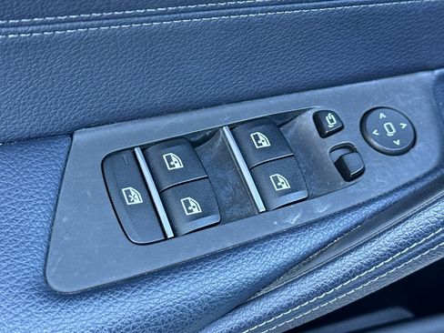 Used 2020 BMW 530e w/ M Sport Package image 13